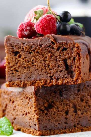 Perfectly cut gooey and chocolatey brownies on a serving plate.
