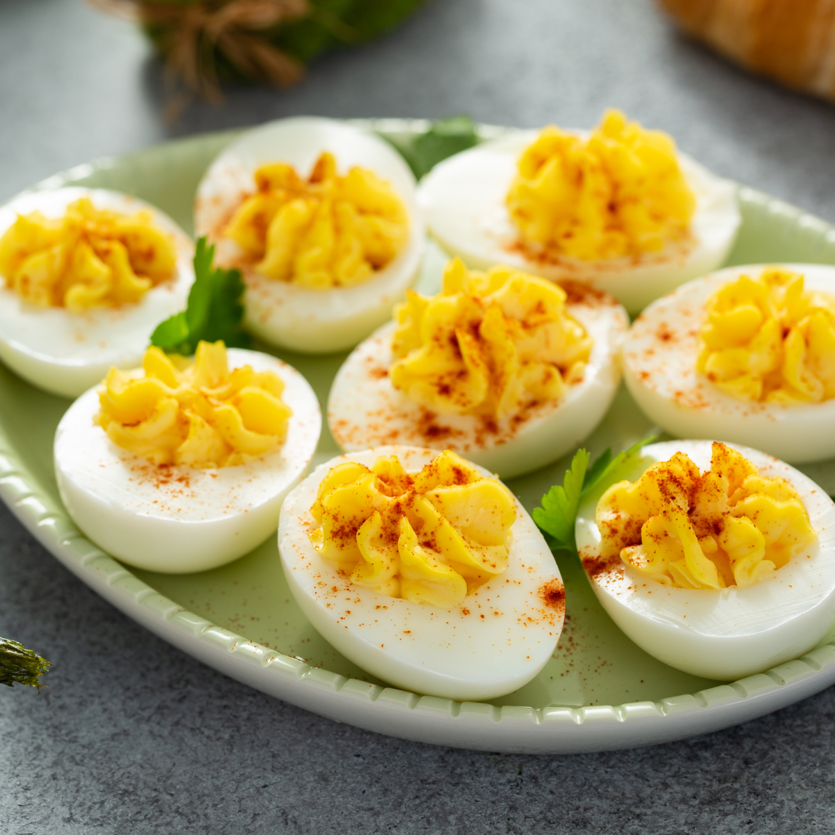 How Many Deviled Eggs Per Person? (Calculator + Chart for 10-100 Guests)