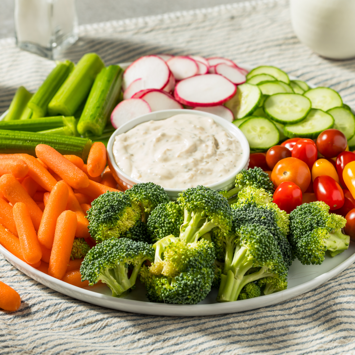 Veggie Tray Calculator: Exactly How Much You Need for 10–100 Guests (Easy Chart)